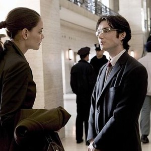 BATMAN BEGINS, Katie Holmes, Christian Bale, 2005, (c) Warner Brothers