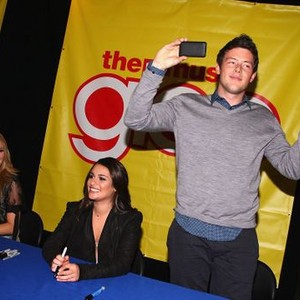 Glee, Dianna Agron (L), Lea Michele (C), Cory Monteith (R), 09/09/2009, ©FOX