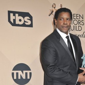 Denzel Washington in the press room for 23rd Annual Screen Actors Guild Awards, Presented by SAG AFTRA - Press Room, Shrine Exposition Center, Los Angeles, CA January 29, 2017. Photo By: Elizabeth Goodenough/Everett Collection