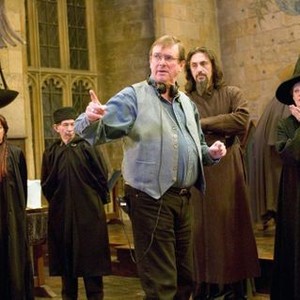 HARRY POTTER AND THE GOBLET OF FIRE, director Mike Newell, Predrag Bjelac, Maggie Smith on set, 2005, (c) Warner Brothers
