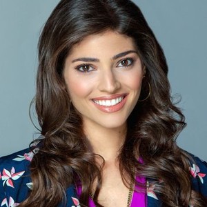 Amanda Setton as Lauren
