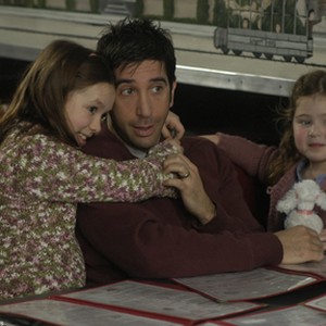 David Schwimmer plays the title character in a scene from DUANE HOPWOOD. Ramya Pratt plays his daughter Mary (l) while Rachel Covey plays his daughter Kate (r).