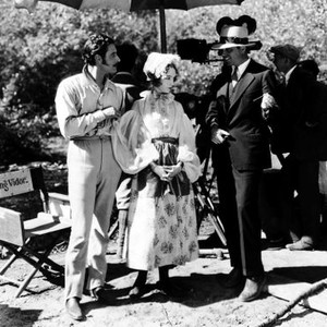 LA BOHEME, from left: John Gilbert, Lillian Gish, director King Vidor on set, 1926