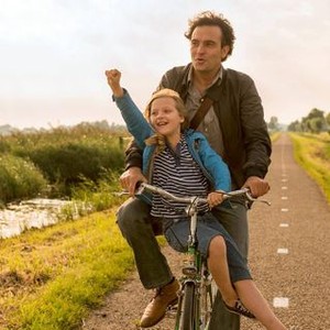MR. FROG, (AKA MEESTER KIKKER), L-R: YENTHE BOS, JEROEN SPITZENBERGER, 2016. ©CINEDIGM