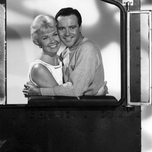 IT HAPPENED TO JANE, Doris Day, Jack Lemmon, 1959, embracing on the train