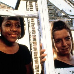 SECRETS & LIES, Marianne Jean-Baptiste, Claire Rushbrook, 1996