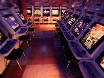 100 Yen: The Japanese Arcade Experience | Rotten Tomatoes