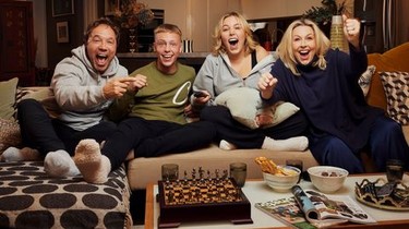 Gogglebox season discount 9 episode 1