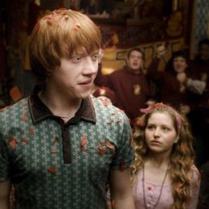 HARRY POTTER AND THE HALF-BLOOD PRINCE, Rupert Grint (front), Jessie Cave (front right), 2009. ©Warner Bros.