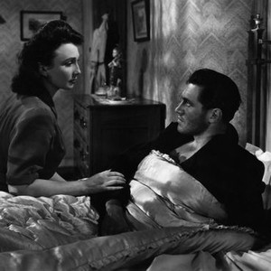 IT ALWAYS RAINS ON SUNDAY, from left: Googie Withers, John McCallum, 1947 iaros1947-fsct03(iaros1947-fsct03)