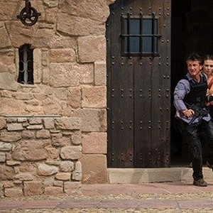 Sean Penn as Jim Terrier and Jasmine Trinca as Annie in "The Gunman." photo 3