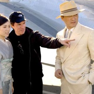 MEMOIRS OF A GEISHA, Ziyi Zhang, Director Rob Marshall, Ken Wantanabe, on set, 2005, (c) Columbia