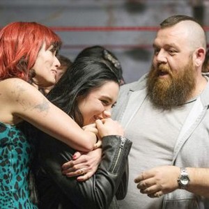FIGHTING WITH MY FAMILY, (FROM LEFT): LENA HEADEY, FLORENCE PUGH, NICK FROST, 2019. PH: ROGERT VIGLASKY/© MGM