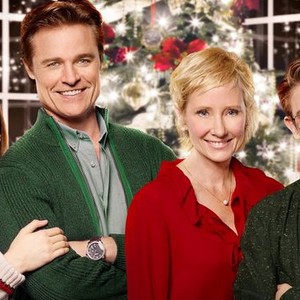 Looks Like Christmas (2016) photo 1