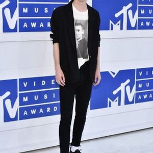 Troye Sivan at arrivals for 2016 MTV Video Music Awards VMAs - Arrivals 1, Madison Square Garden, New York, NY August 28, 2016. Photo By: Steven Ferdman/Everett Collection