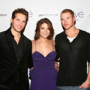 Peter Facinelli, Ashley Greene, Kellan Lutz at arrivals for TWILIGHT Cast Party at PRIVE Las Vegas, Prive Las Vegas at the Planet Hollywood Hotel  Casino, Las Vegas, NV, November 15, 2008. Photo by: James Atoa/Everett Collection