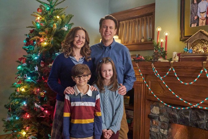 (L–R) Grace (Judy Greer), Charlie (Sebastian Billingsley-Rodriguez), Beth (Molly Belle Wright), and Bob (Pete Holmes) are the Bradley family, in “The Best Christmas Pageant Ever.” (Lionsgate)