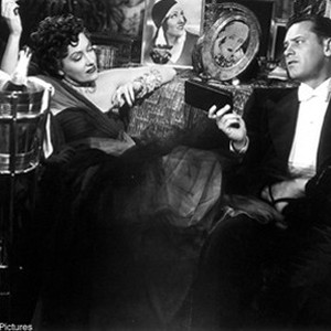 (L-R) Gloria Swanson as Norma Desmond and William Holden as Joe Gillis in "Sunset Boulevard."