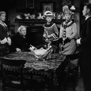 HOBSON'S CHOICE, from left: Brenda De Banzie, Charles Laughton, Prunella Scales, Daphne Anderson, John Mills, 1954
