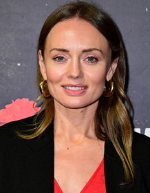 Uy qurilishi ruscha porno: dostlarim bilan xotinimni sikish Sati Casanova xxx rasm