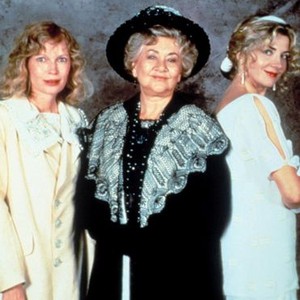 WIDOW'S PEAK, Mia Farrow, Joan Plowright, Natasha Richardson, 1994. ©Fine Line Features.