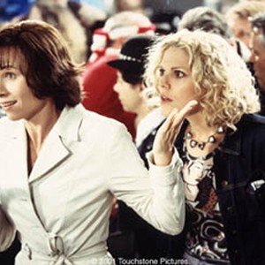 Nurse Shannon (Minnie Driver, left) and actress Frances (Mary McCormack, right) talk their way out of trouble in Touchstone Pictures' new comedy, "High Heels and Low Lifes." photo 18