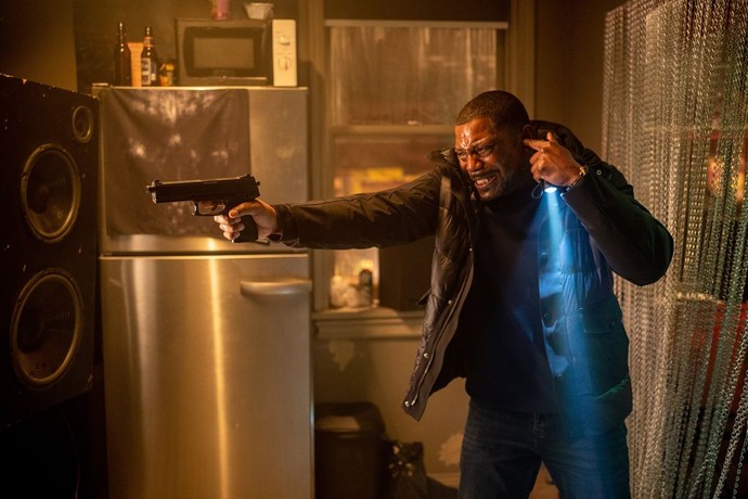 Lynch (Mekhi Phifer) takes out the ear-destroying sound system, in "The Silent Hour." (Republic Pictures)