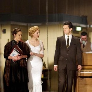 MY WEEK WITH MARILYN, from left: Zoe Wanamaker, Michelle Williams (as Marilyn Monroe), Dominic Cooper, 2011. ph: Laurence Cendrowicz/©The Weinstein Company