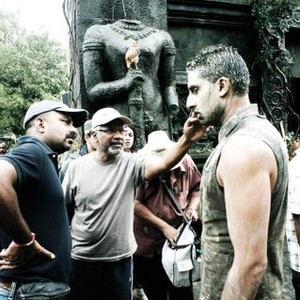 Ravanaa, Abhishek Bachchan (L), Mani Ratnam (R), 2010. ©Reliance Big Pictures