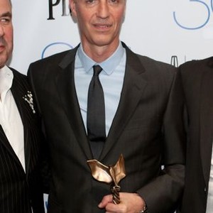 Dan Gilroy, winner of the Best Screenplay Award for NIGHTCRAWLER in the press room for 30th Film Independent Spirit Awards 2015 - Press Room, Santa Monica Beach, Santa Monica, CA February 21, 2015. Photo By: James Atoa/Everett Collection