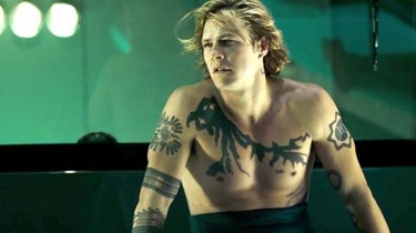 Point Break (2015) trivia: Which waterfall did Édgar Ramírez (Bodhi) visit as a child?