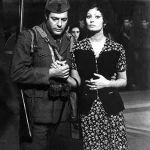 SUNFLOWER, (aka I GIRASOLI), Marcello Mastroianni, Sophia Loren, 1970