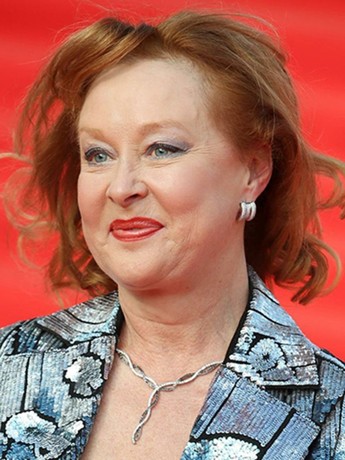 Rus porno Ulyana Porno filmlar tarjimasi bilan: qaynona kuyovga beradi