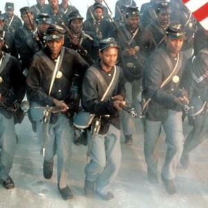 GLORY, Jihmi Kennedy (center), Denzel Washington (2nd from right), Andre Braugher, 1989, © TriStar Pictures