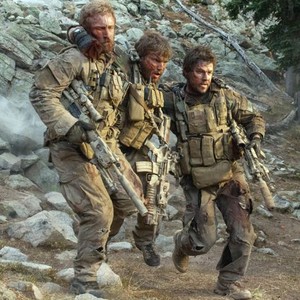LONE SURVIVOR, Ben Foster (left), Mark Wahlberg (right), 2013. ©Universal Pictures
