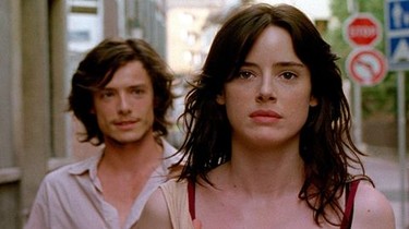 Жетілген әйелдің бетінде