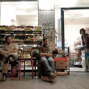 THE GROCER'S SON, (aka LE FILS DE L'EPICIER), from left: Chad Chenouga, Nicolas Cazale, Clotilde Hesme, 2007. ©Film Movement