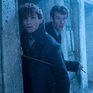 FANTASTIC BEASTS: THE CRIMES OF GRINDELWALD, FROM LEFT: EDDIE REDMAYNE, CALLUM TURNER, 2018. PH: LIAM DANIEL/© 2018 WARNER BROS. ENT. ALL RIGHTS RESERVED.
WIZARDING WORLDTM PUBLISHING RIGHTS © J.K. ROWLING WIZARDING WORLD AND ALL RELATED CHARACTERS AND ELEMENTS ARE TRADEMARKS OF AND © WARNER BROS. ENTERTAINMENT INC.