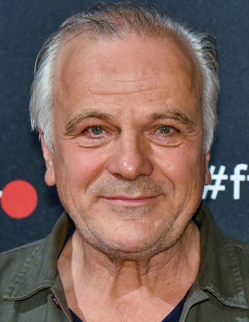 Bernhard Schütz