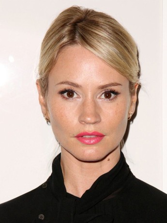 Internetda halokatsiz odamlar va hayvonlar ortasidagi jinsiy aloqa haqida porno videoni qayta koring