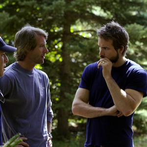 Producer BRAD FULLER, producer MICHAEL BAY, RYAN REYNOLDS, and MELISSA GEORGE on the set of THE AMITYVILLE HORROR. photo 8