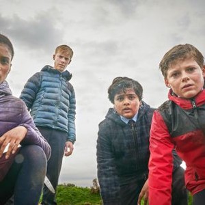 THE KID WHO WOULD BE KING, FROM LEFT: RHIANNA DORRIS, TOM TAYLOR, DEAN CHAUMOO, LOUIS ASHBOURNE SERKIS, 2019. PH: KERRY BROWN//TM & COPYRIGHT © TWENTIETH CENTURY FOX FILM CORP. ALL RIGHTS RESERVED.