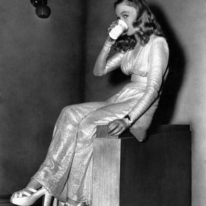 THIS GUN FOR HIRE, Veronica Lake, on-set, 1942