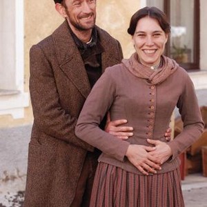 HEIDI, Pauline McLynn (right), 2005, © Warner Brothers