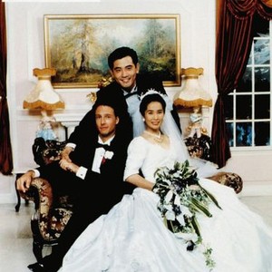 THE WEDDING BANQUET, (aka XI YAN, aka GARCON D'HONNEUR), Winston Chao (rear), seated from left: Mitchell Lichtenstein, May Chin, 1993, © Samuel Goldwyn