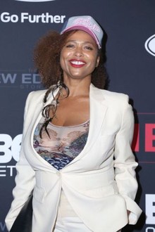 Lisa Nicole Carson Hair