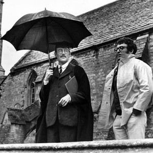 GOODBYE, MR. CHIPS, Peter O'Toole and director Herbert Ross, 1969