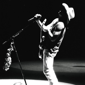 Kenny Chesney: Summer In 3d photo 10