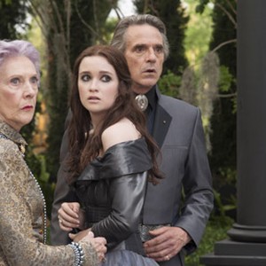 (L-R) Eileen Atkins as Gramma, Alice Englert as Lena Duchannes and Jeremy Irons as Macon Ravenwood in "Beautiful Creatures." photo 2