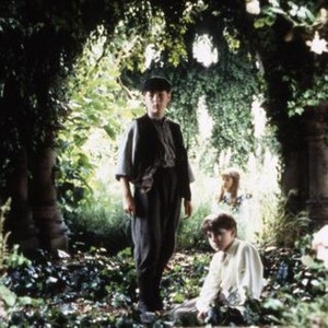 THE SECRET GARDEN, Andrew Knott (standing), Heydon Prowse (seated front), Kate Maberly (rear), 1993, © Warner Brothers
